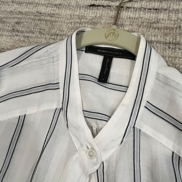 BCBG Max Azria Cotton roll tab sleeve blouse. - Picture 2 of 4